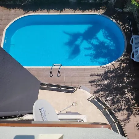 Daphne Happyland Private Pool * ベレキ